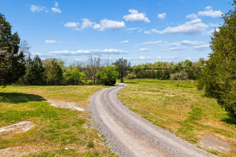 9640 Lascassas Pike Lascassas, TN 37085