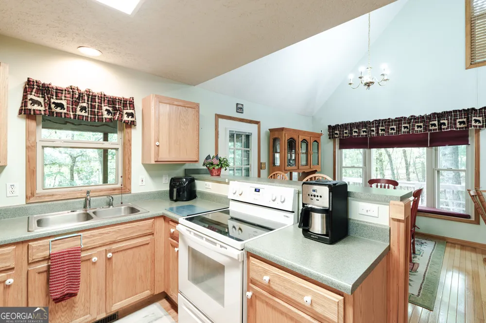 805 Tomahawk TRL Blairsville, GA 30512