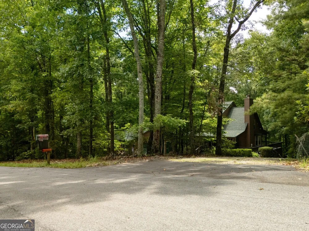 805 Tomahawk TRL Blairsville, GA 30512