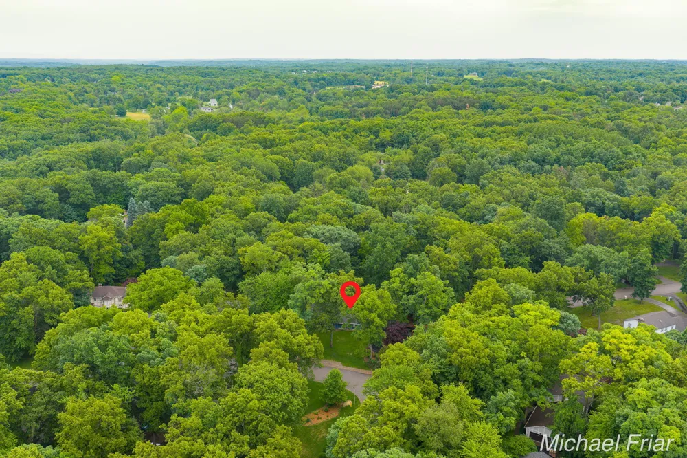 2700 Shadowbrook Drive SE Cascade Charter Township, MI 49546