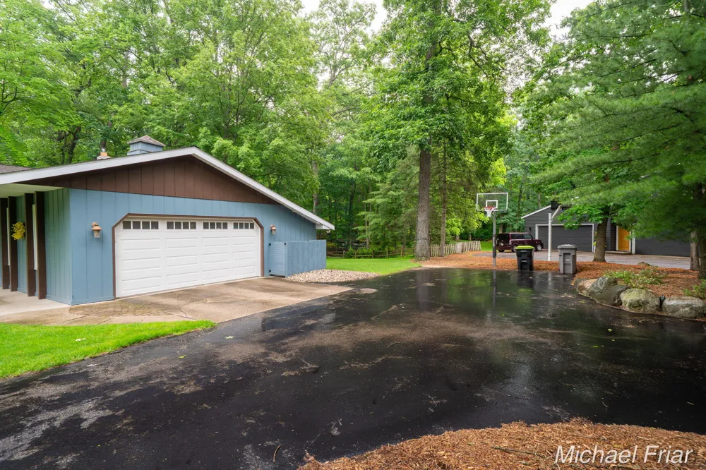 2700 Shadowbrook Drive SE Cascade Charter Township, MI 49546