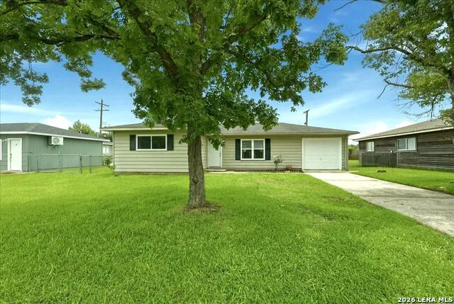3411 Bowling Ln. Orange, TX 77630