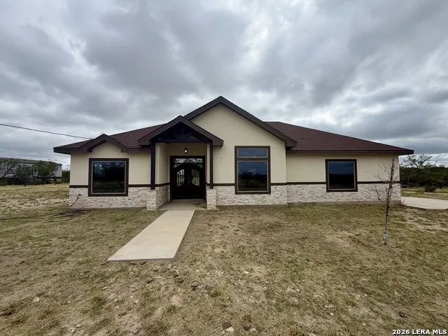 17059 FM 1021 El Indio, TX 78860