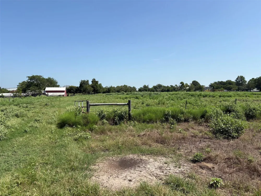 1466 County Road 253a Weimar, TX 78956