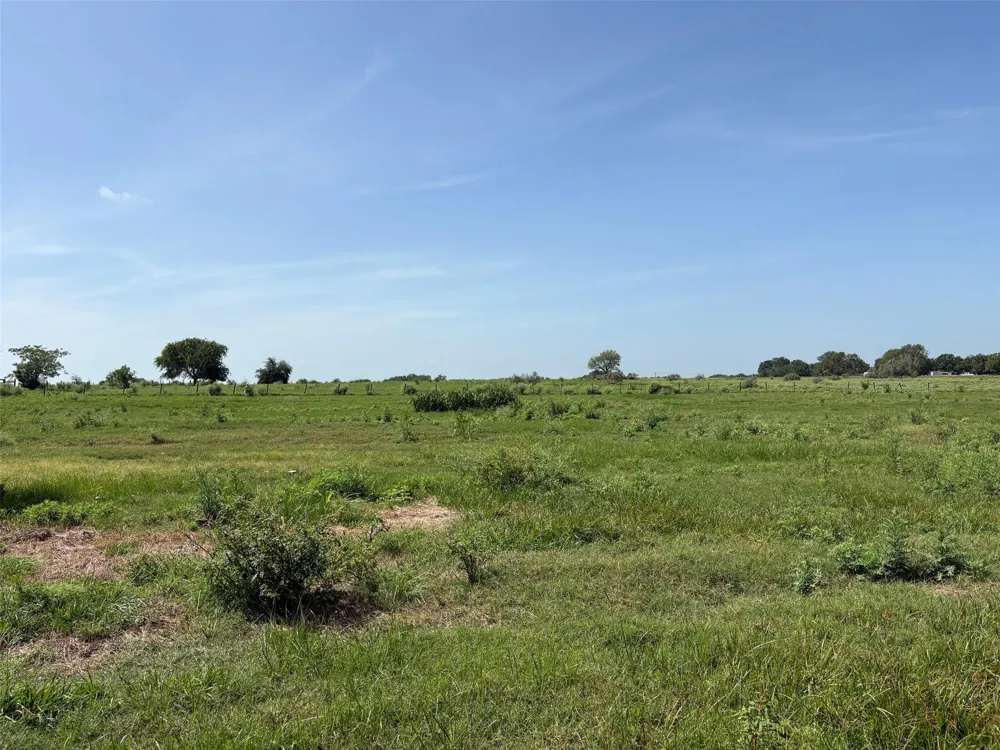 1466 County Road 253a Weimar, TX 78956