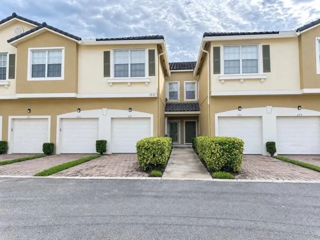 1571 SE HAMPSHIRE WAY #102 Stuart, FL 34994