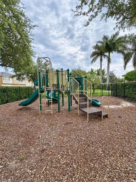 1571 SE HAMPSHIRE WAY #102 Stuart, FL 34994