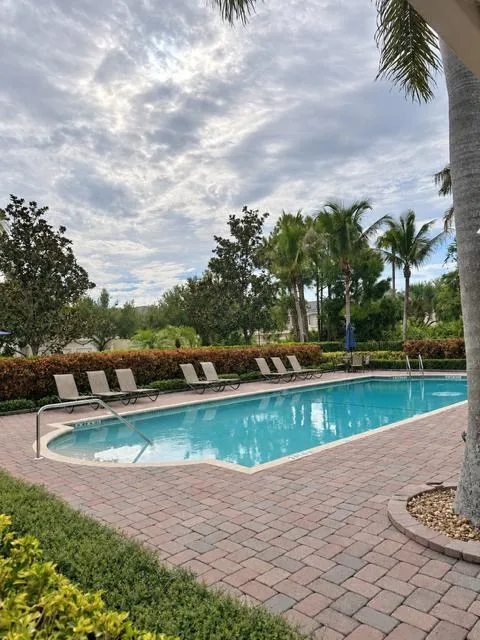 1571 SE HAMPSHIRE WAY #102 Stuart, FL 34994