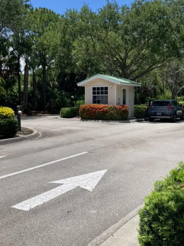 1571 SE HAMPSHIRE WAY #102 Stuart, FL 34994