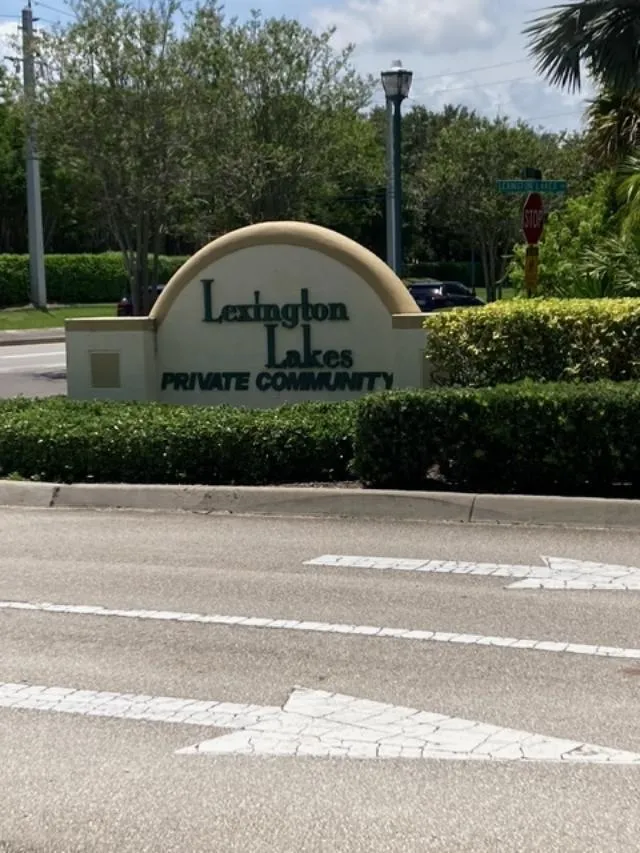 1571 SE HAMPSHIRE WAY #102 Stuart, FL 34994