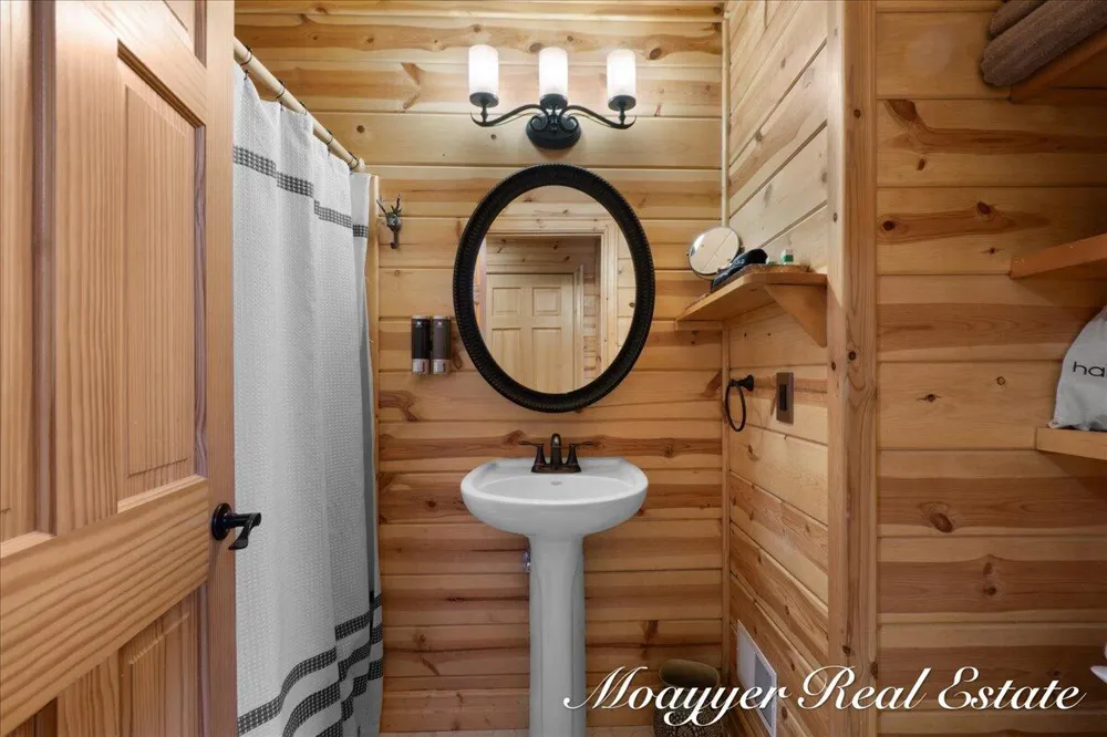 6459 Lilypad Lane Saugatuck Township, MI 49453