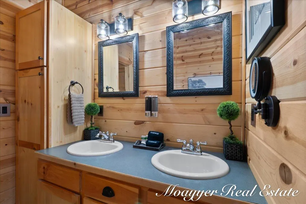 6459 Lilypad Lane Saugatuck Township, MI 49453
