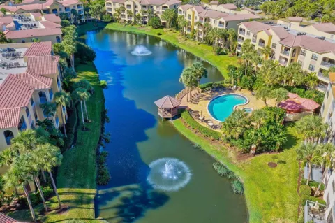 100 UNO LAGO DRIVE #402