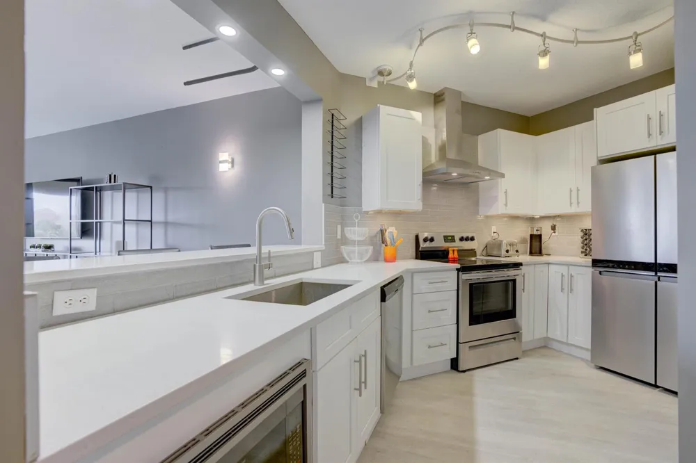 100 UNO LAGO DRIVE #402 Juno Beach, FL 33408