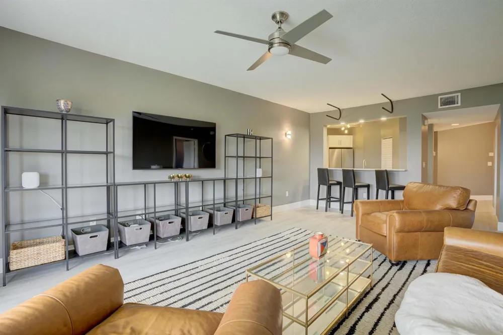 100 UNO LAGO DRIVE #402 Juno Beach, FL 33408