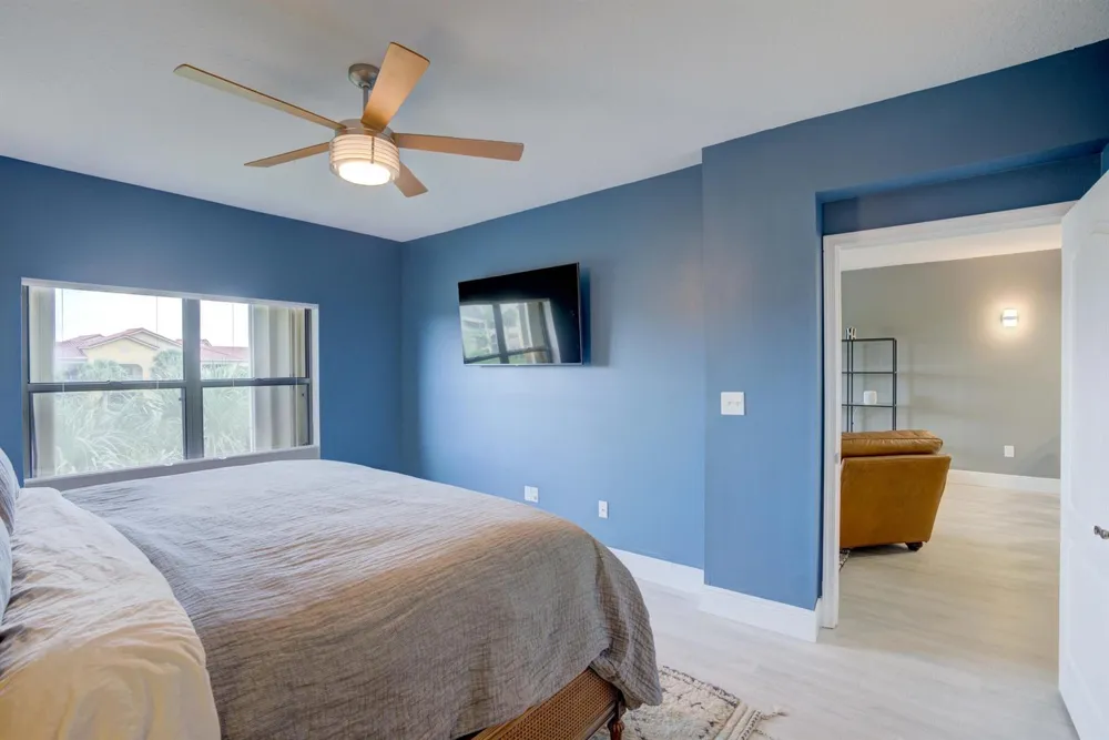 100 UNO LAGO DRIVE #402 Juno Beach, FL 33408