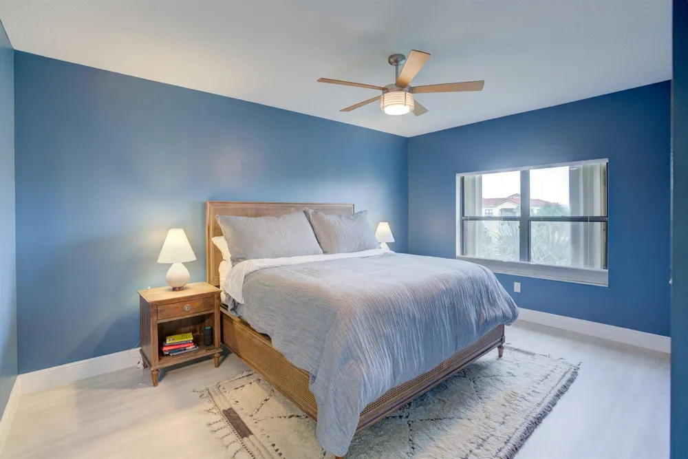 100 UNO LAGO DRIVE #402 Juno Beach, FL 33408
