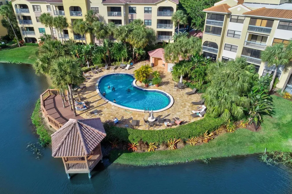 100 UNO LAGO DRIVE #402 Juno Beach, FL 33408