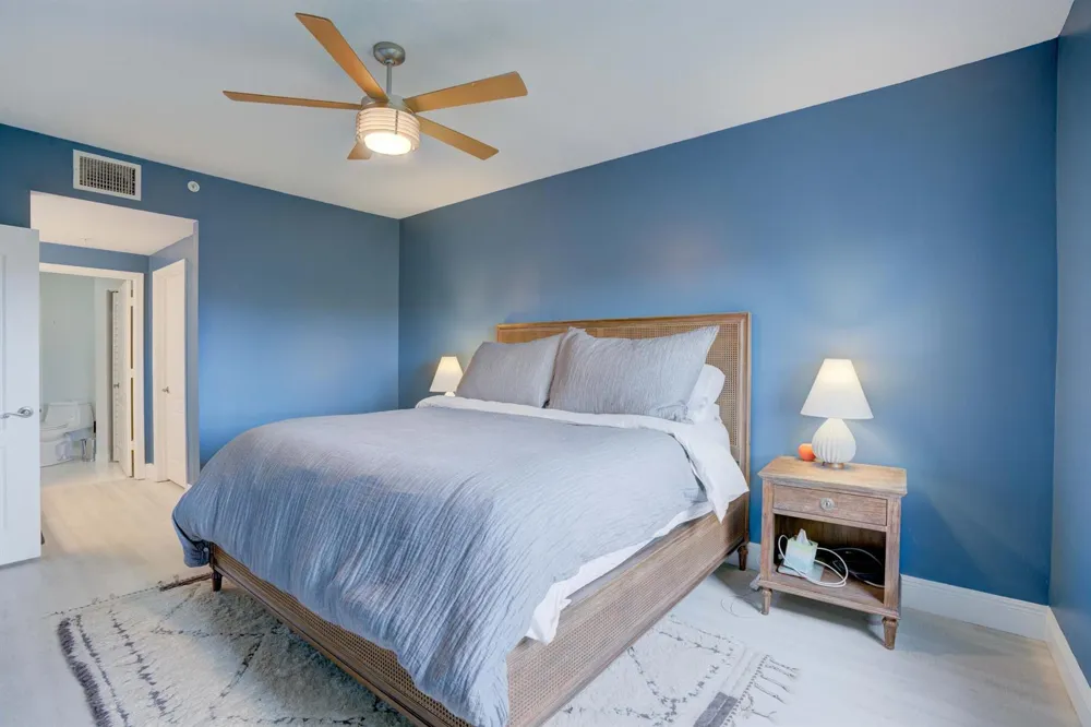 100 UNO LAGO DRIVE #402 Juno Beach, FL 33408