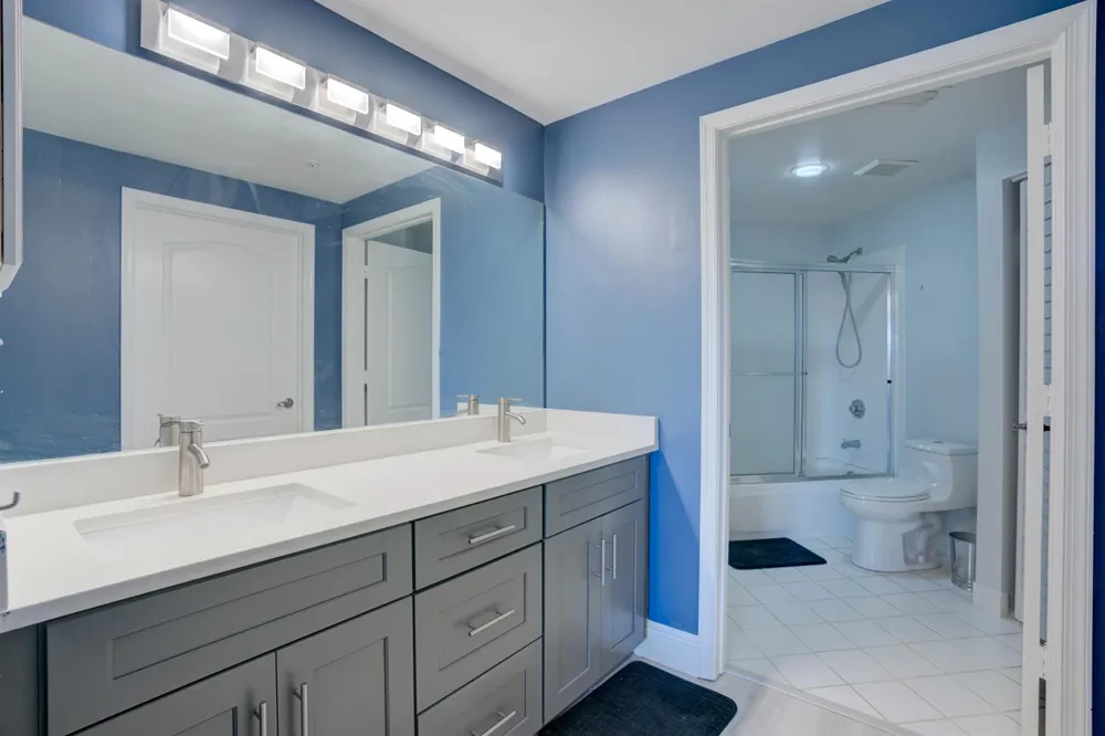 100 UNO LAGO DRIVE #402 Juno Beach, FL 33408