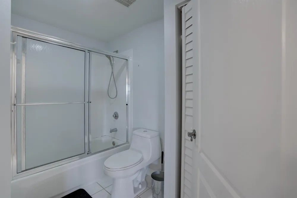 100 UNO LAGO DRIVE #402 Juno Beach, FL 33408