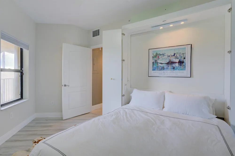 100 UNO LAGO DRIVE #402 Juno Beach, FL 33408