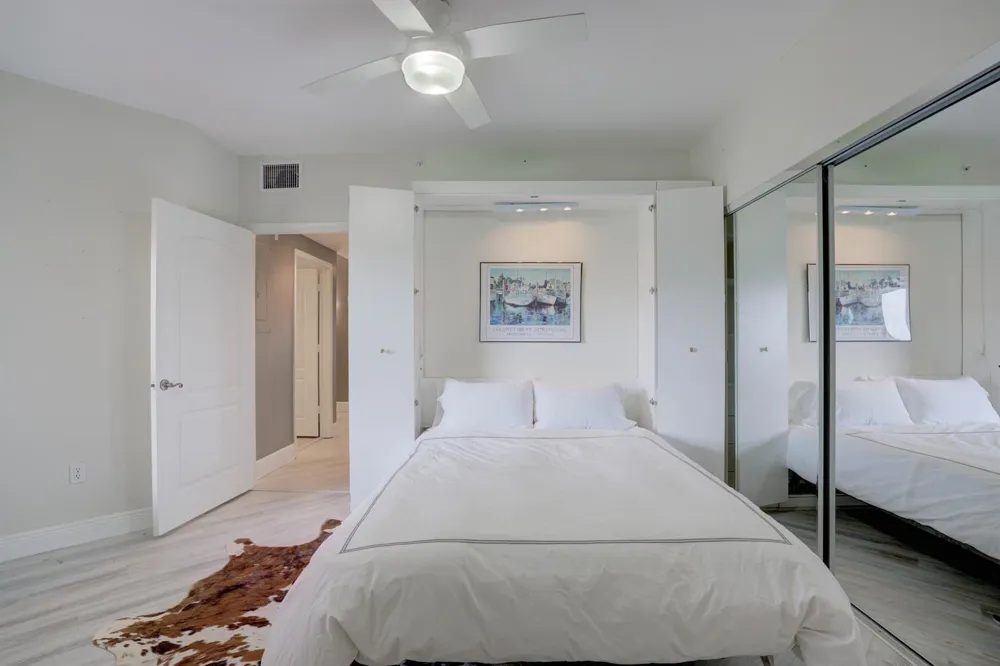 100 UNO LAGO DRIVE #402 Juno Beach, FL 33408