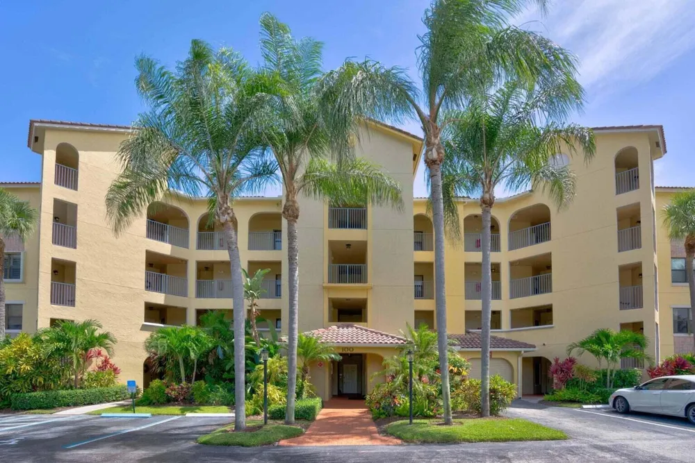 100 UNO LAGO DRIVE #402 Juno Beach, FL 33408