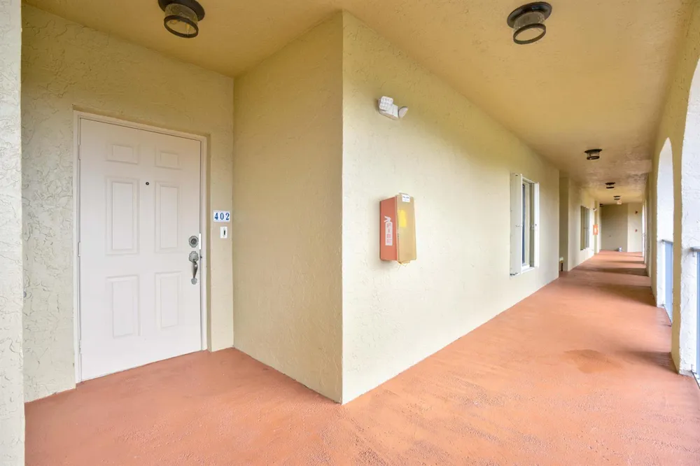 100 UNO LAGO DRIVE #402 Juno Beach, FL 33408