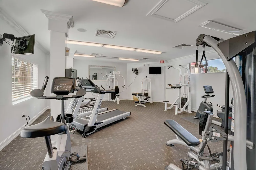 100 UNO LAGO DRIVE #402 Juno Beach, FL 33408