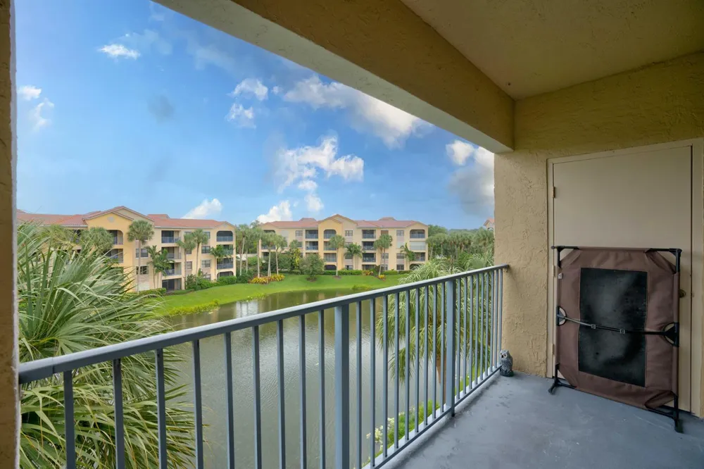 100 UNO LAGO DRIVE #402 Juno Beach, FL 33408