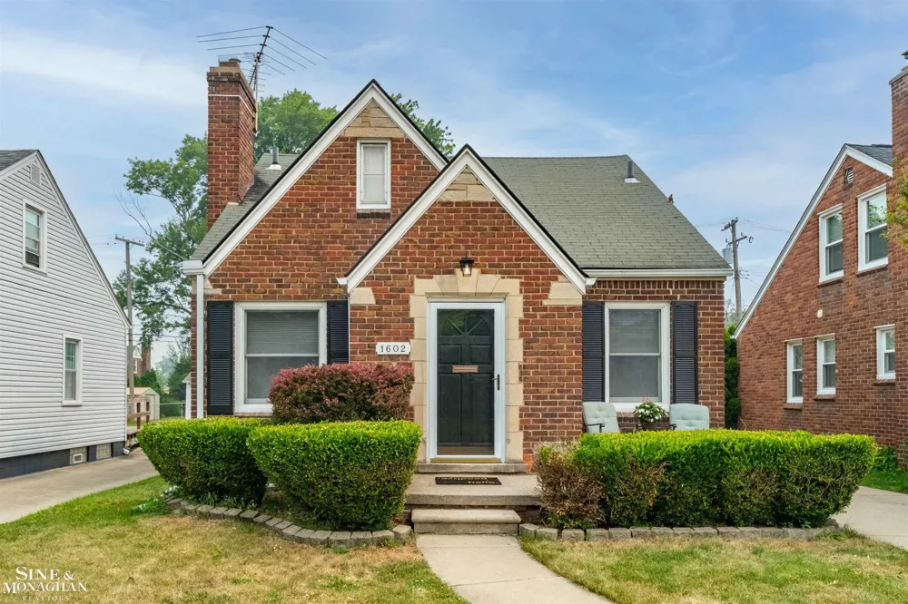 1602 Anita Avenue Grosse Pointe Woods City, MI 48236