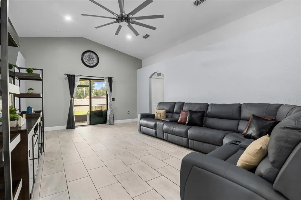 133 CROSSING DRIVE Lakeland, FL 33809