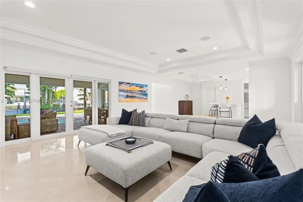 18 Eleuthera Drive Ocean Ridge, FL 33435