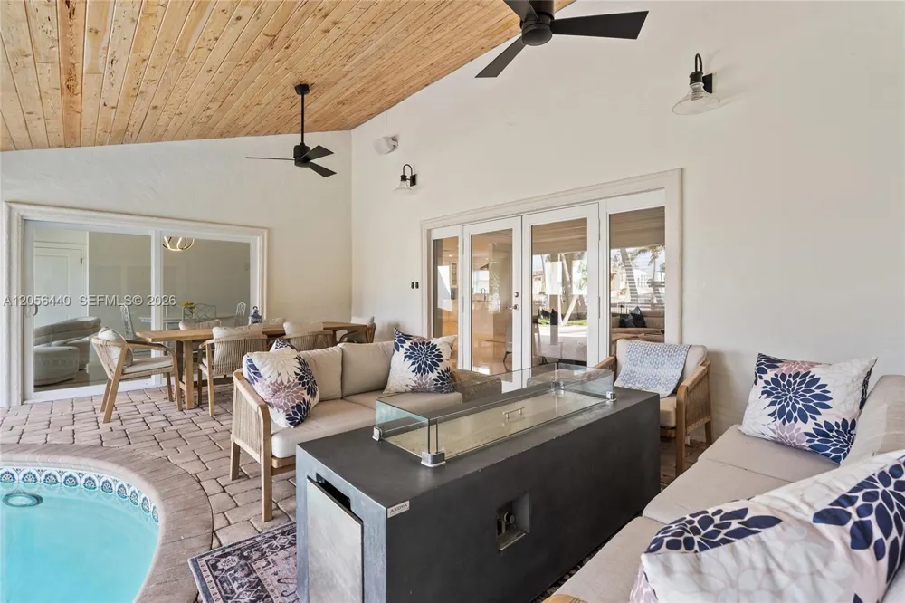 18 Eleuthera Drive Ocean Ridge, FL 33435
