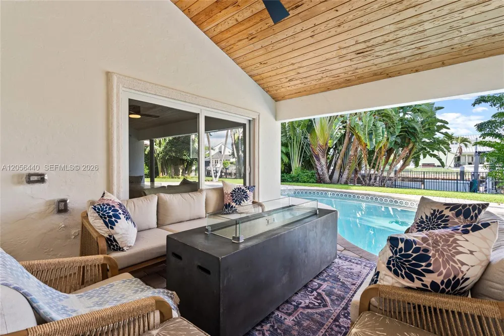 18 Eleuthera Drive Ocean Ridge, FL 33435