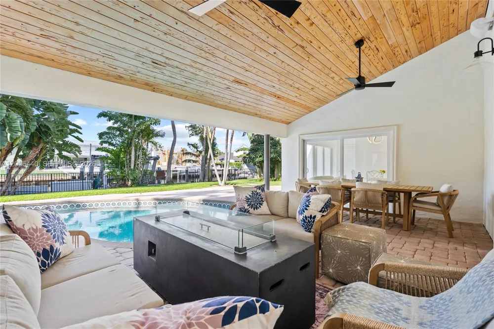18 Eleuthera Drive Ocean Ridge, FL 33435