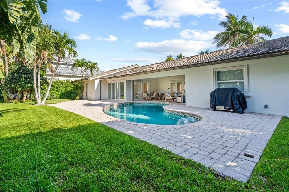 18 Eleuthera Drive Ocean Ridge, FL 33435