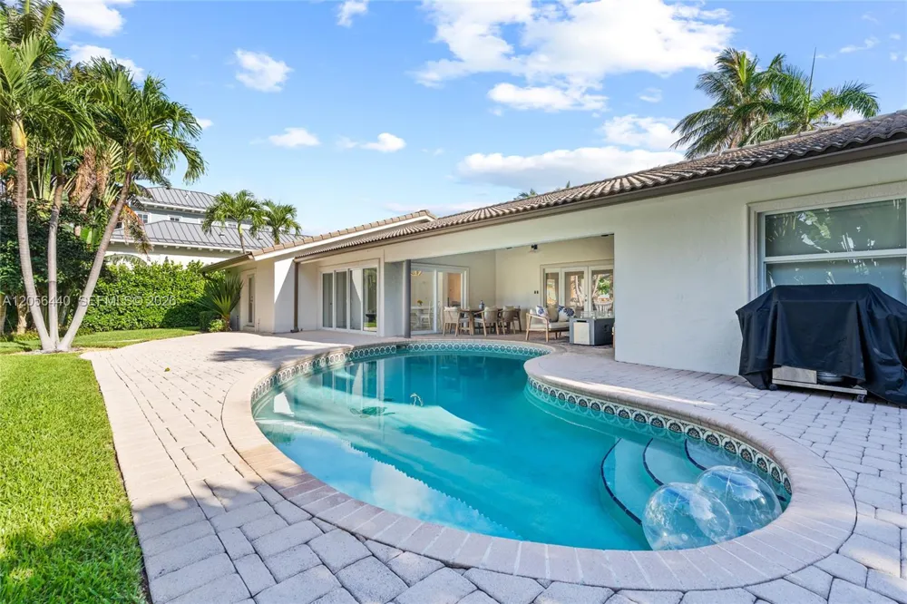18 Eleuthera Drive Ocean Ridge, FL 33435