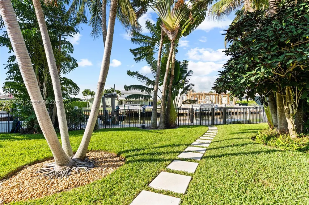 18 Eleuthera Drive Ocean Ridge, FL 33435
