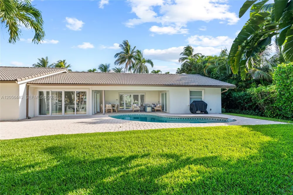 18 Eleuthera Drive Ocean Ridge, FL 33435