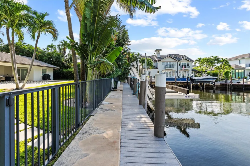 18 Eleuthera Drive Ocean Ridge, FL 33435