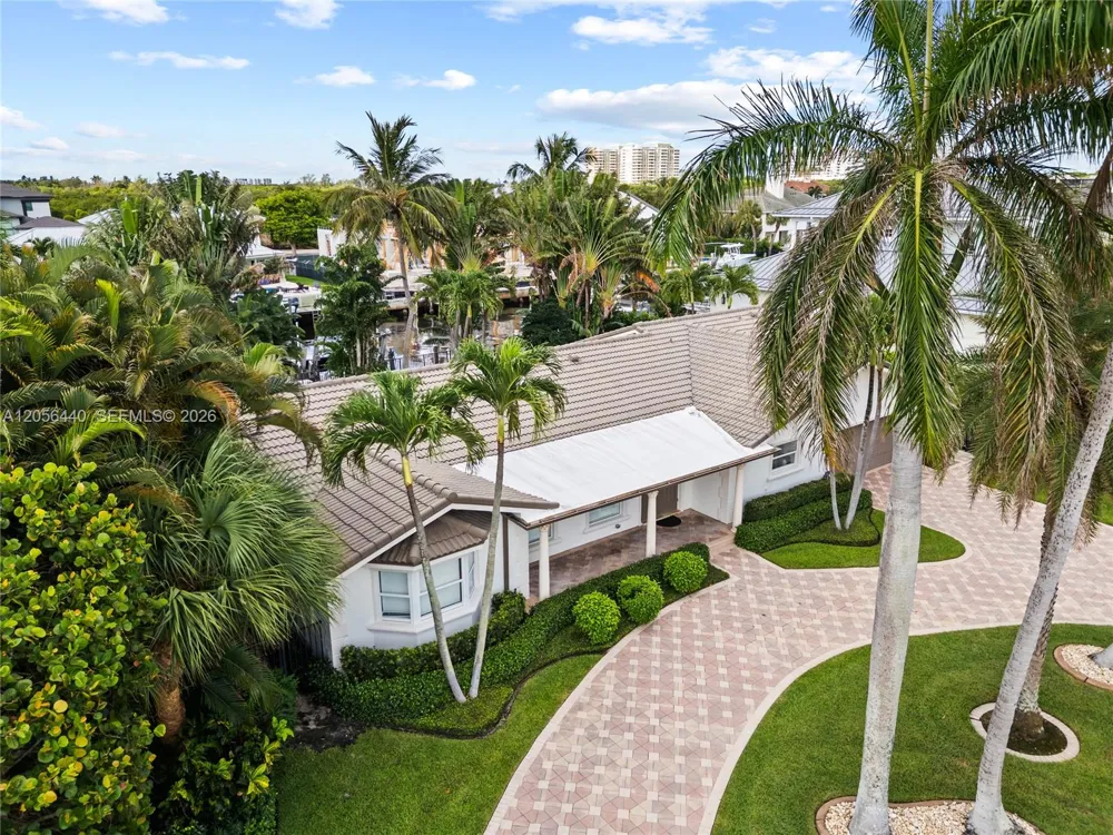 18 Eleuthera Drive Ocean Ridge, FL 33435