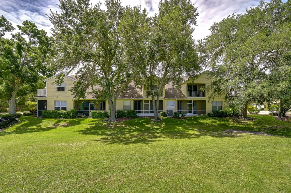 1050 STARKEY ROAD #2105 Largo, FL 33771