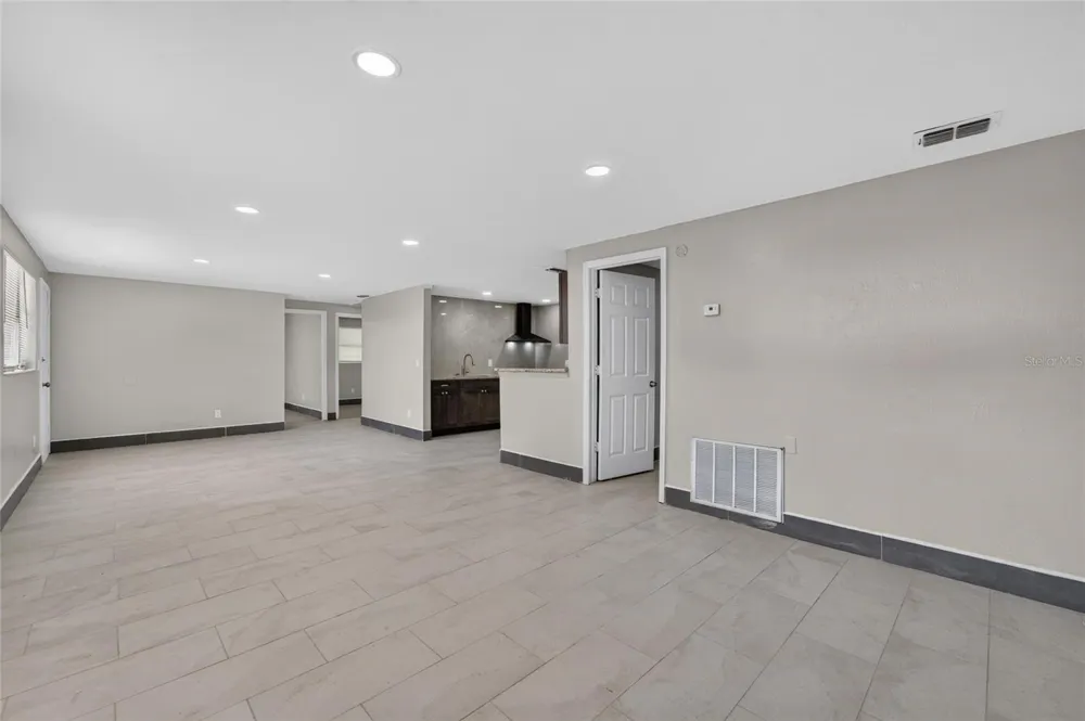1703 E IDELL STREET Tampa, FL 33604