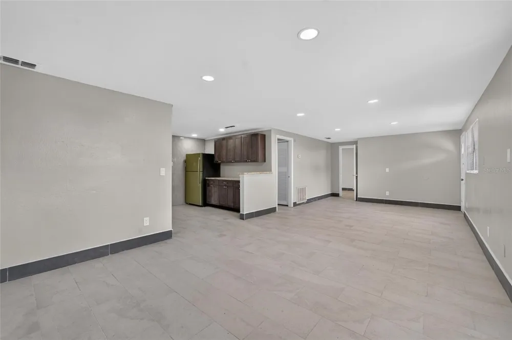 1703 E IDELL STREET Tampa, FL 33604