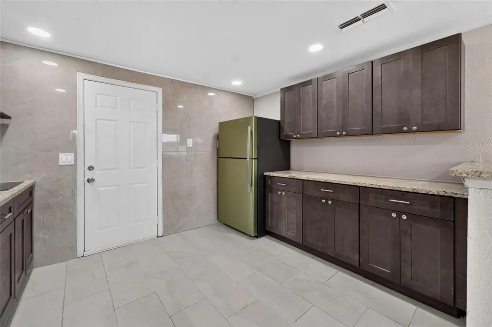 1703 E IDELL STREET Tampa, FL 33604