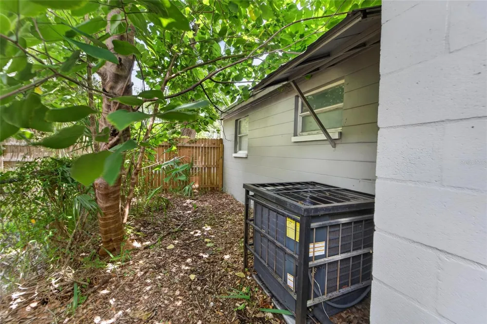 1703 E IDELL STREET Tampa, FL 33604
