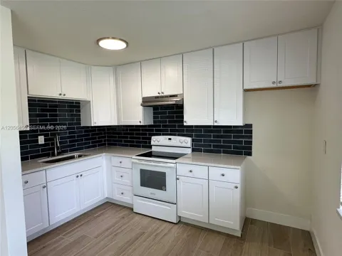 1048 E Avenue E #3