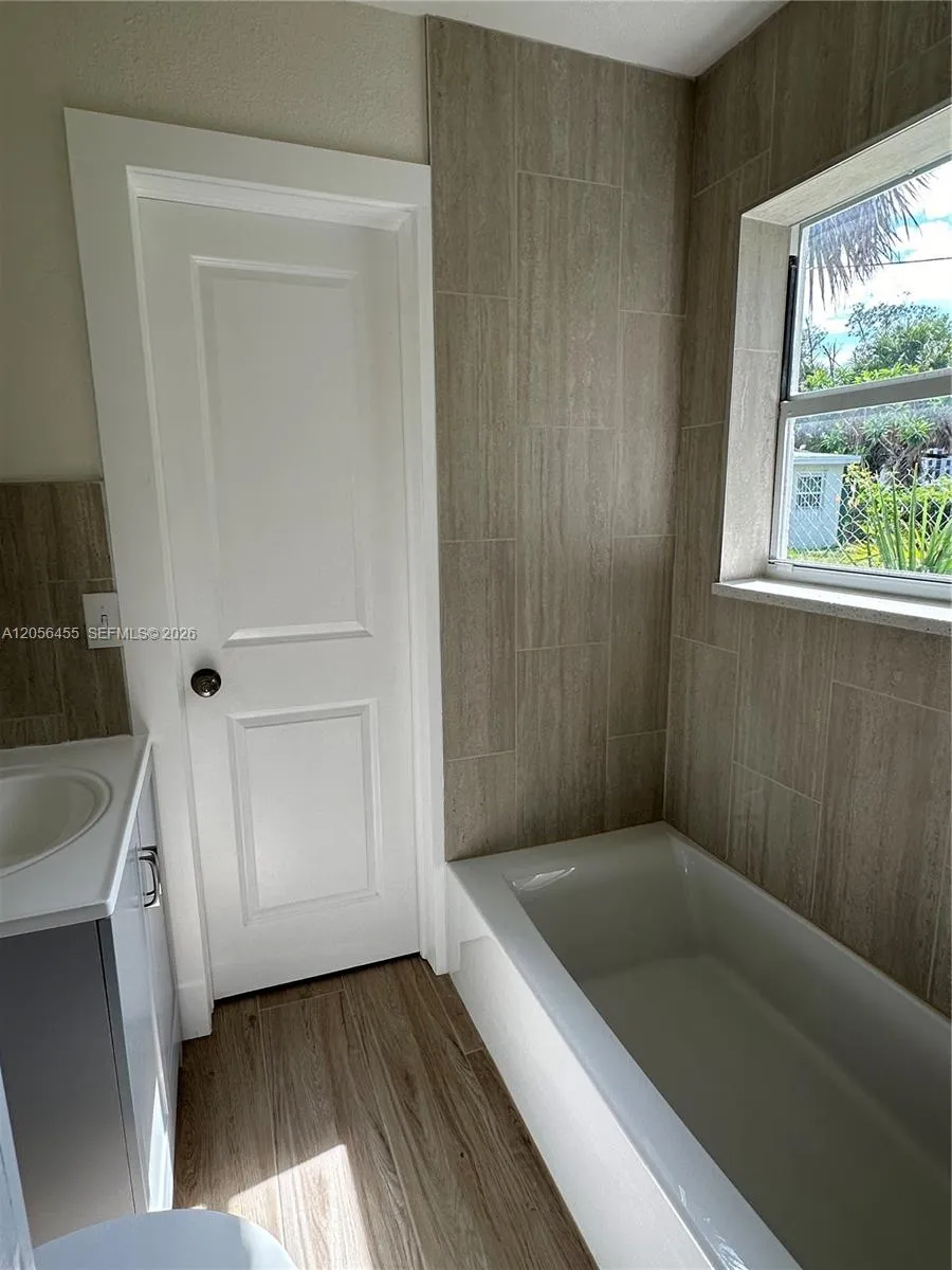 1048 E Avenue E #3 Riviera Beach, FL 33404